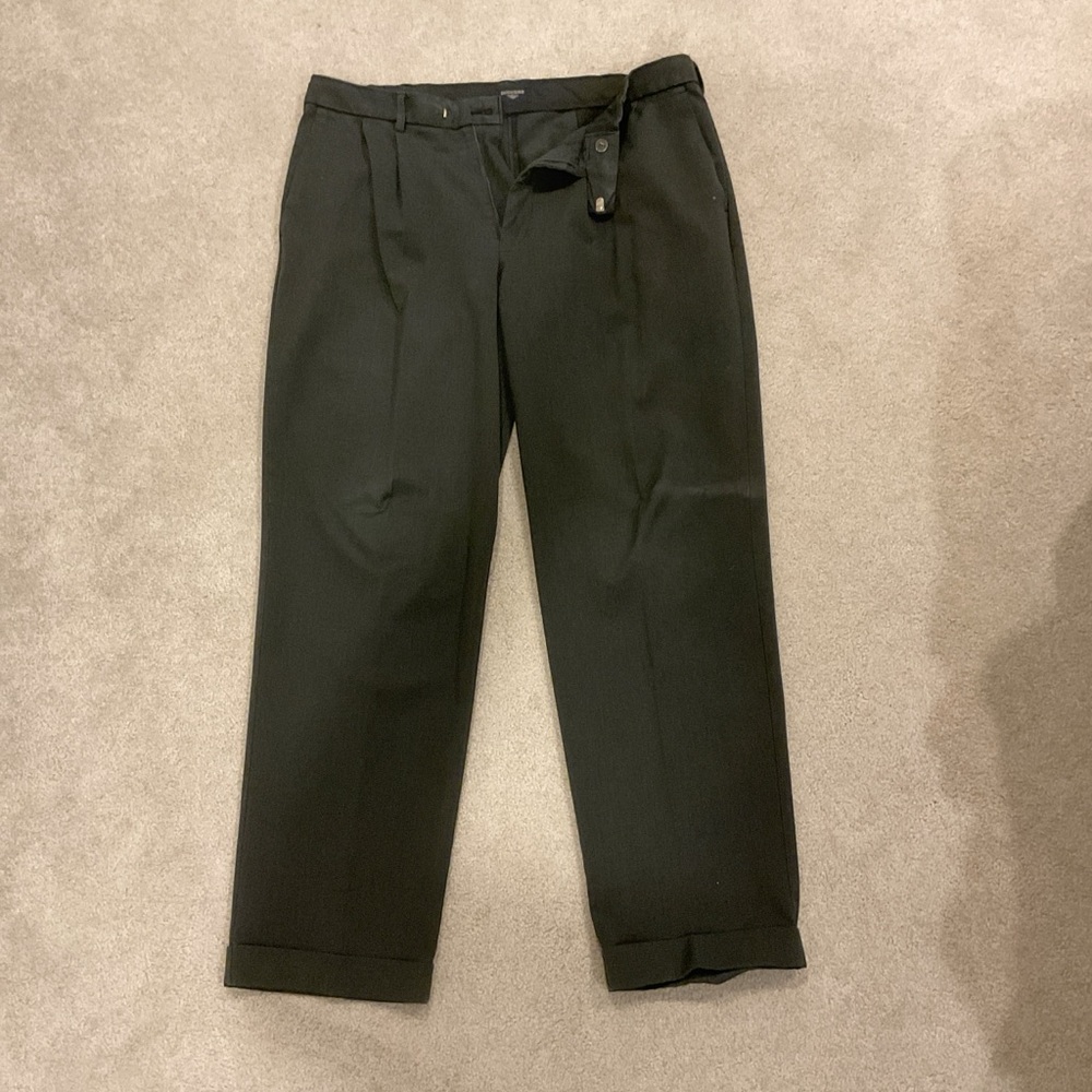 Dockers Black Dress Pants with Pleats and Relaxed Fit